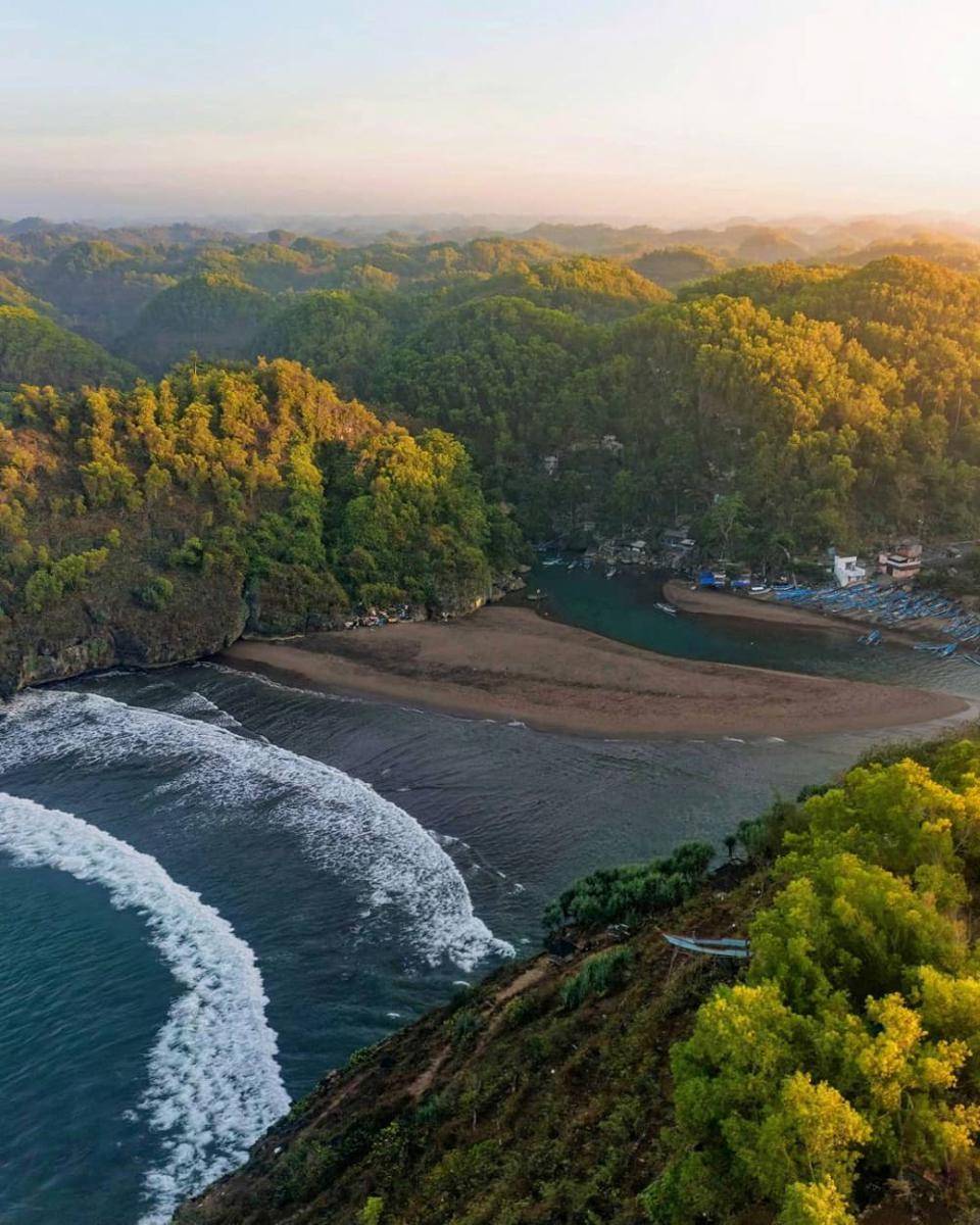 potret Pantai Baron (instagram.com/Dhaninrh)
