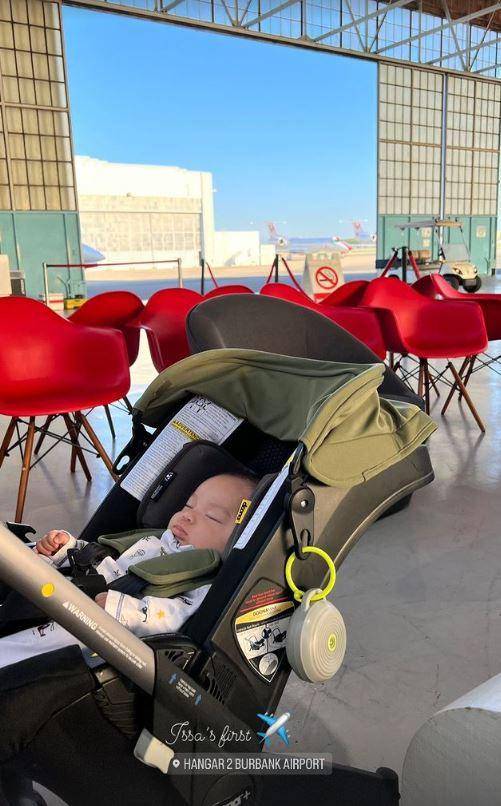 Nikita Willy ajak baby Izz naik pesawat (Instagram.com/indpriw)