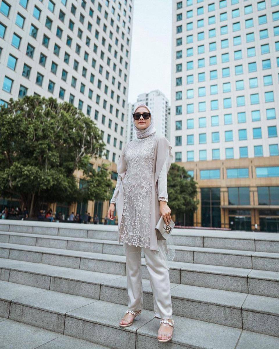 Tunik brokat. (instagram.com/megaiskanti)