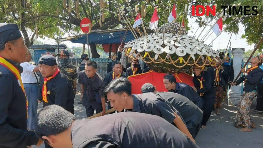 Tradisi Grebeg Besar di Keraton Surakarta. (IDN Times/Larasati Rey)