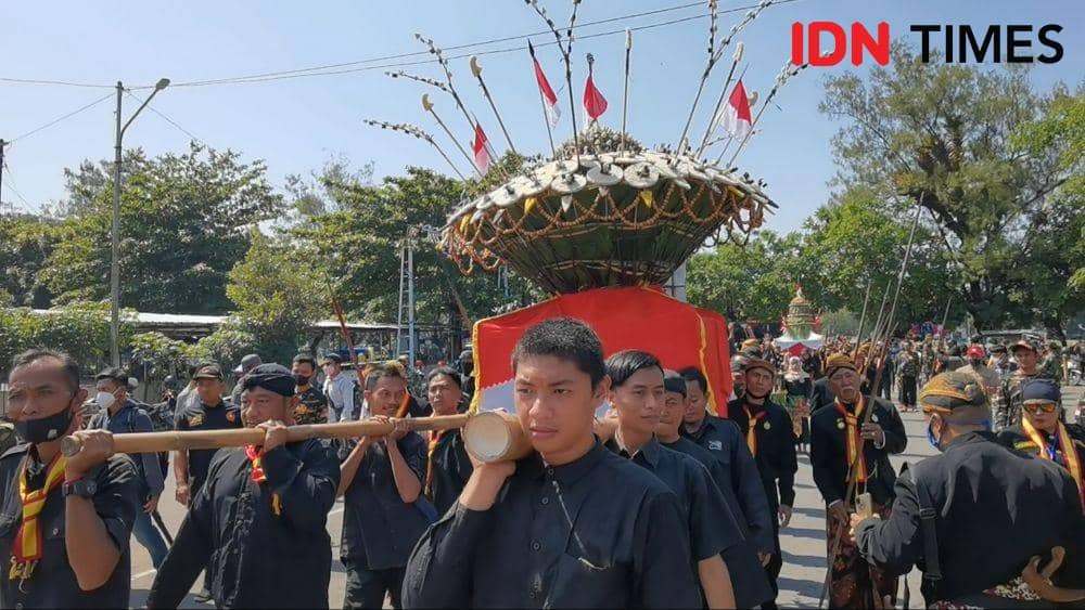 Tradisi Grebeg Besar di Keraton Surakarta. (IDN Times/Larasati Rey)