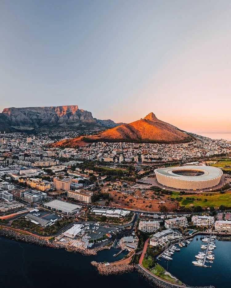Cape Town, Afrika Selatan (instagram.com/capetown.travel)
