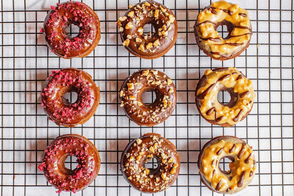 ilustrasi memanggang donat (unsplash.com/@anetvob)