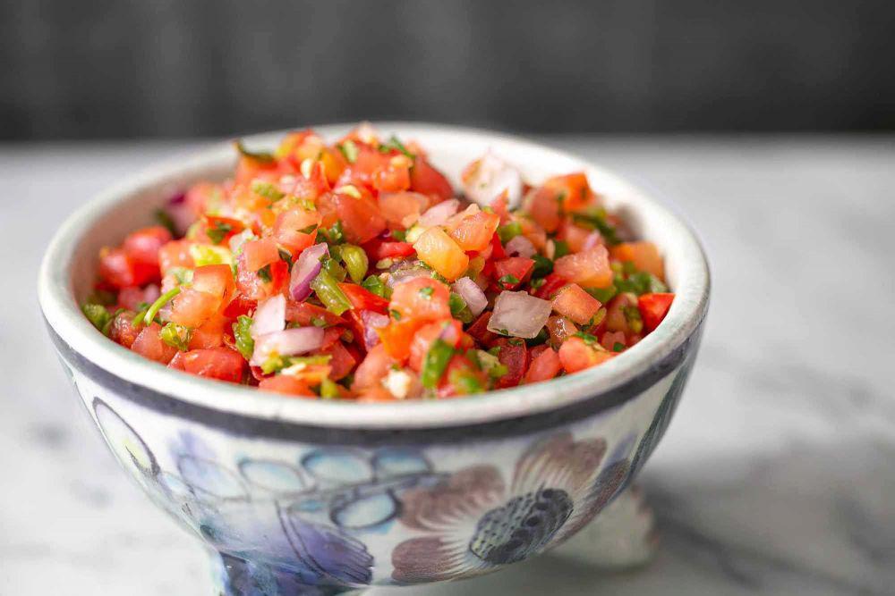 ilustrasi salsa tomat (simplyrecipes.com)