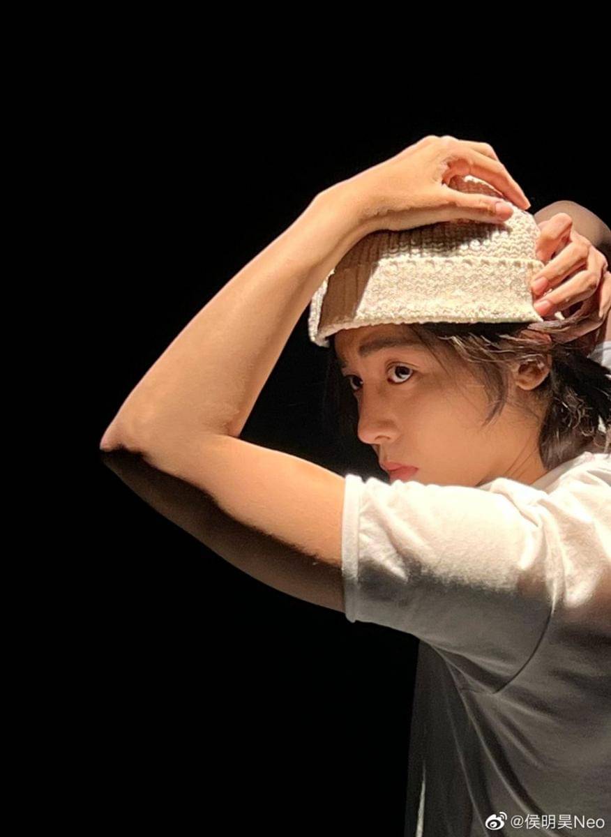 Hou Minghao (weibo.com/侯明昊Neo)