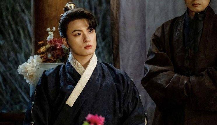 Shin Seung Ho berperan sebagai Pangeran Cheonbugwan (instagram.com/tvn_drama)