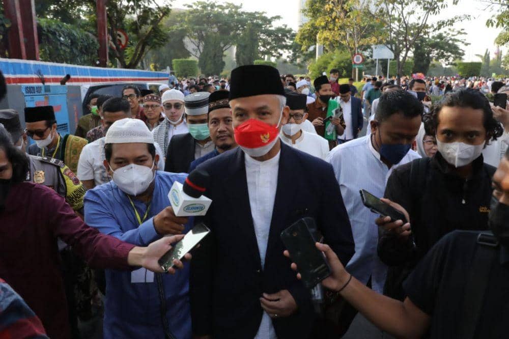Gubernur Jawa Tengah Ganjar Pranowo memberikan keterangan  usai salat Ied. (Dok Humas Pemprov Jateng)