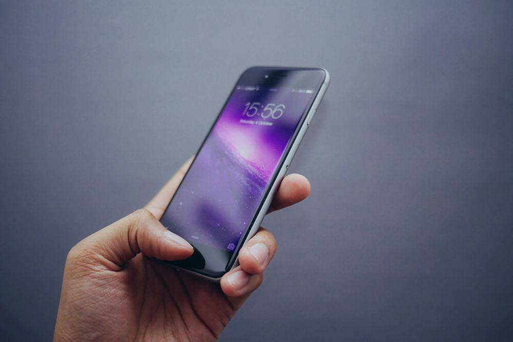 ilustrasi lockscreen iPhone (unsplash.com/Oliur)