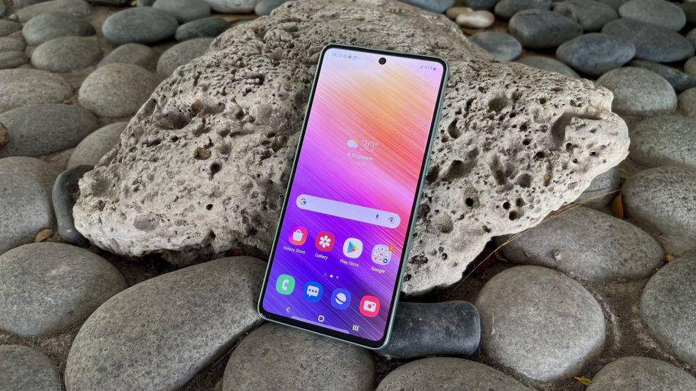 potret Samsung Galaxy A73 5G (canbuyornot.com)