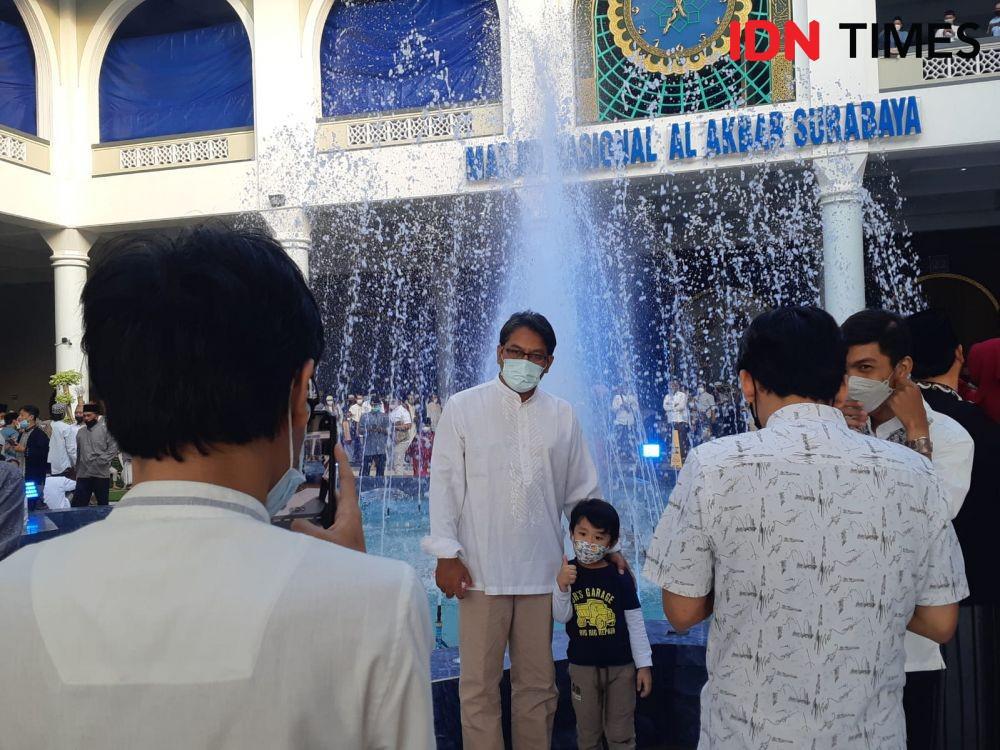Suasana Salat Idul Adha di Masjid Al Akbar Surabaya, Minggu (10/7/2022). IDN Times/Ardiansyah Fajar