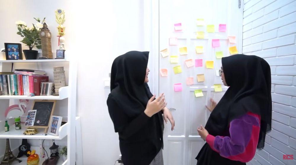 kamar Putri Delina (YouTube.com/Ricis Official)