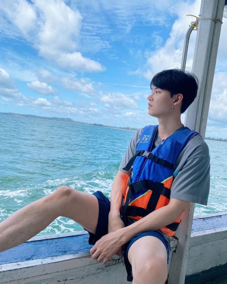 ide OOTD untuk ke pantai ala Yin Anan (instagram.com/yinyin_anw)