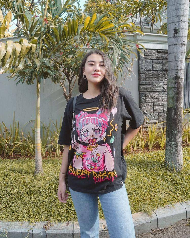 OOTD hangout Aaliyah Massaid (instagram.com/aaliyah.massaid)