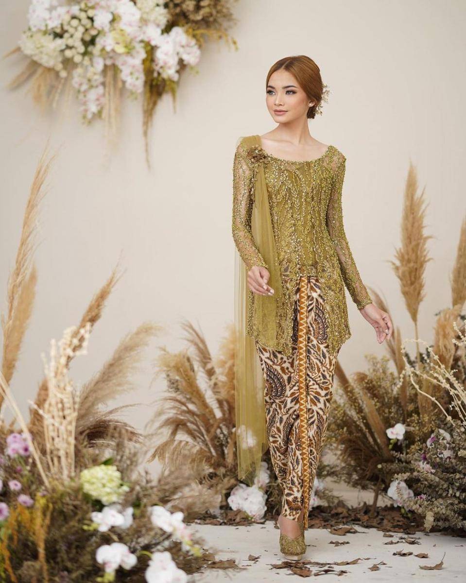 Kebaya brokat hijau. (instagram.com/imzzia)