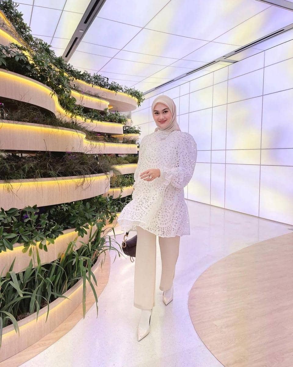 Tunik brokat. (instagram.com/indahnadapuspita)