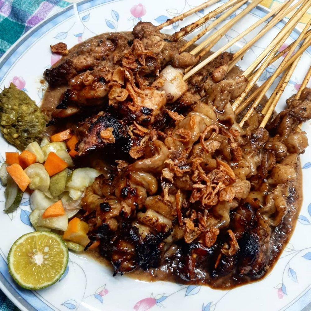 sate kulit ayam (instagram.com/regina_adikarta)