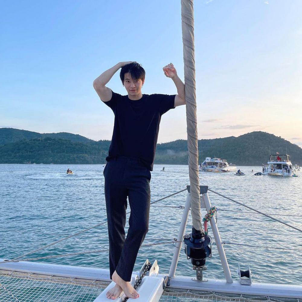 ide OOTD untuk ke pantai ala Yin Anan (instagram.com/yinyin_anw)