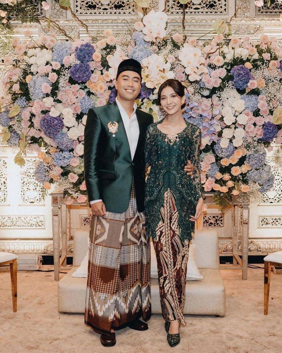 Kebaya brokat hijau. (instagram.com/ayungberinda)