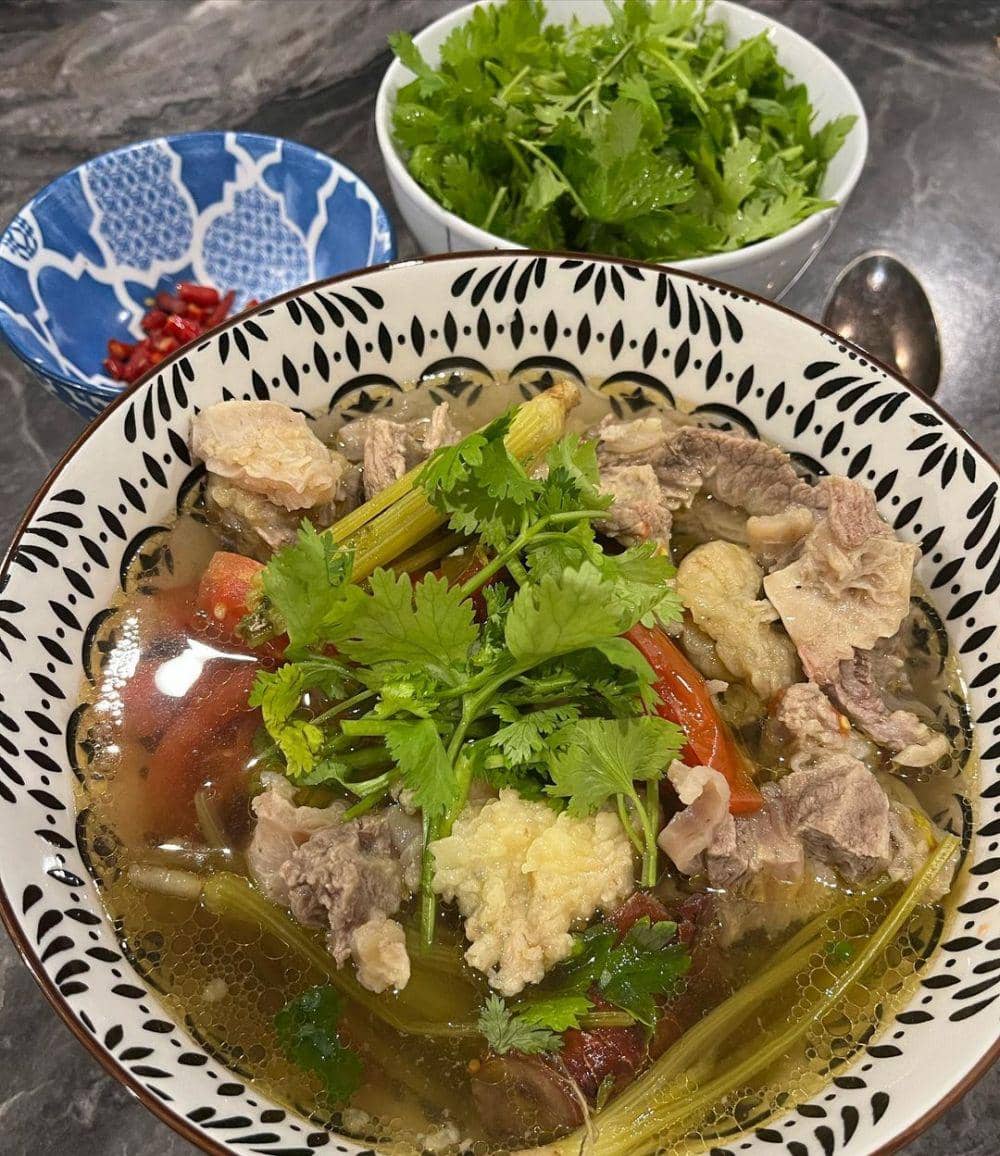 tom yum neua (instagram.com/noki_th)