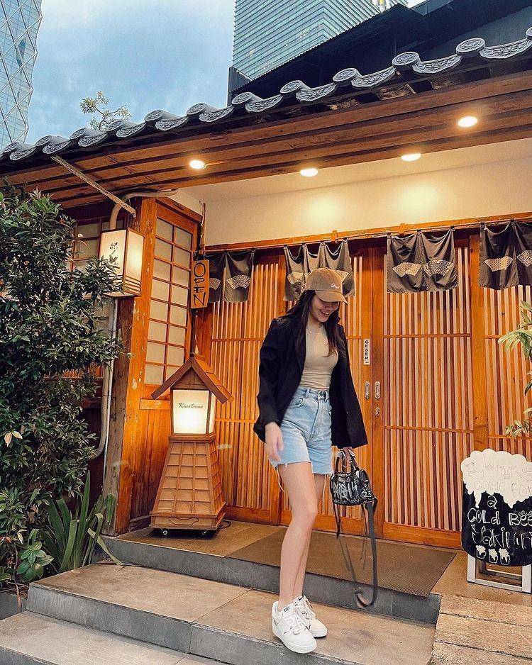 OOTD hangout Aaliyah Massaid (instagram.com/aaliyah.massaid)
