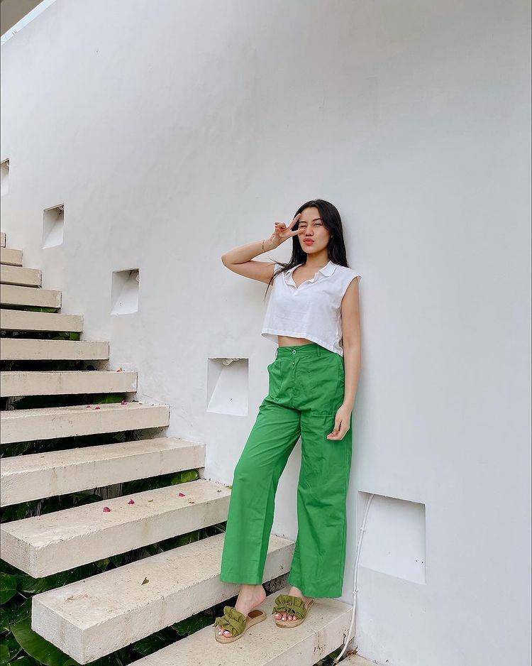 OOTD hangout Aaliyah Massaid (instagram.com/aaliyah.massaid)