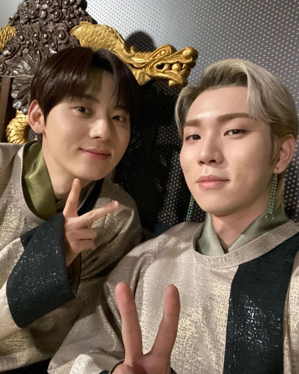 Hwang Minhyun dan Yoo In Soo di balik layar drama Alchemy of Souls (instagram.com/k.a_innsoo)