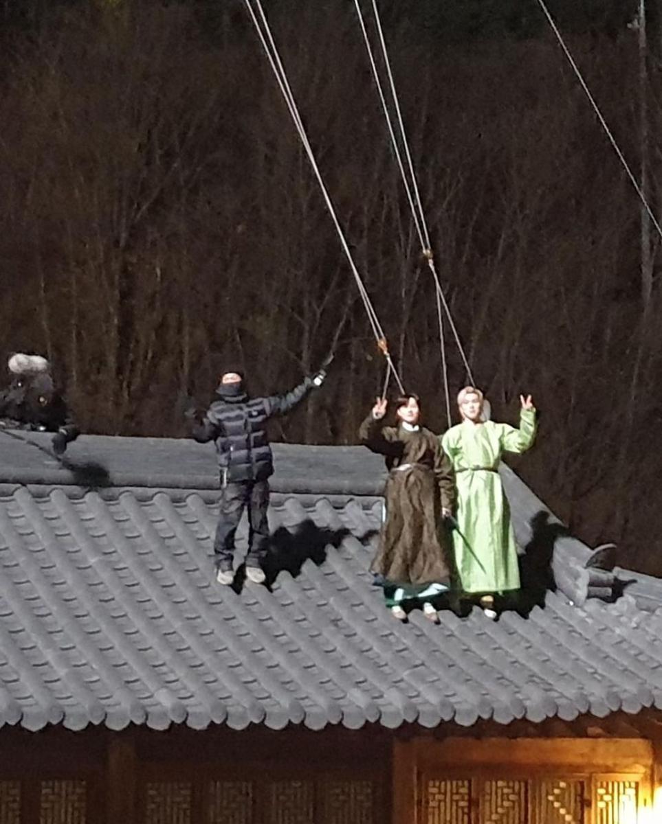 Hwang Minhyun dan Yoo In Soo di balik layar drama Alchemy of Souls (instagram.com/k.a_innsoo)
