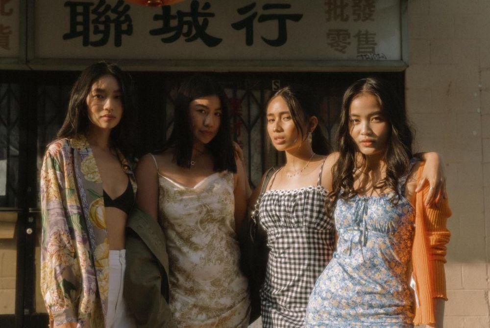 NIKI, Abby, Natasha, dan Anastasha dalam video klip Oceans and Engines (instagram.com/nikizefanya)