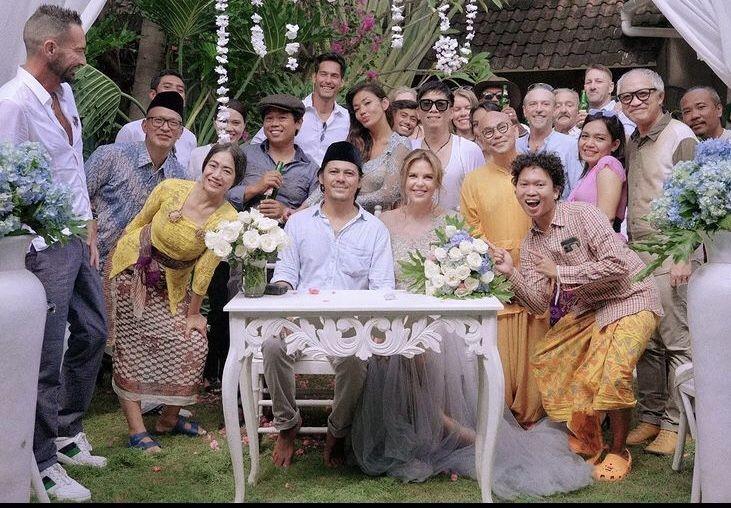 10 Potret Mayky Wongkar Mantan Suami Alm Ria Irawan Nikahi Bule