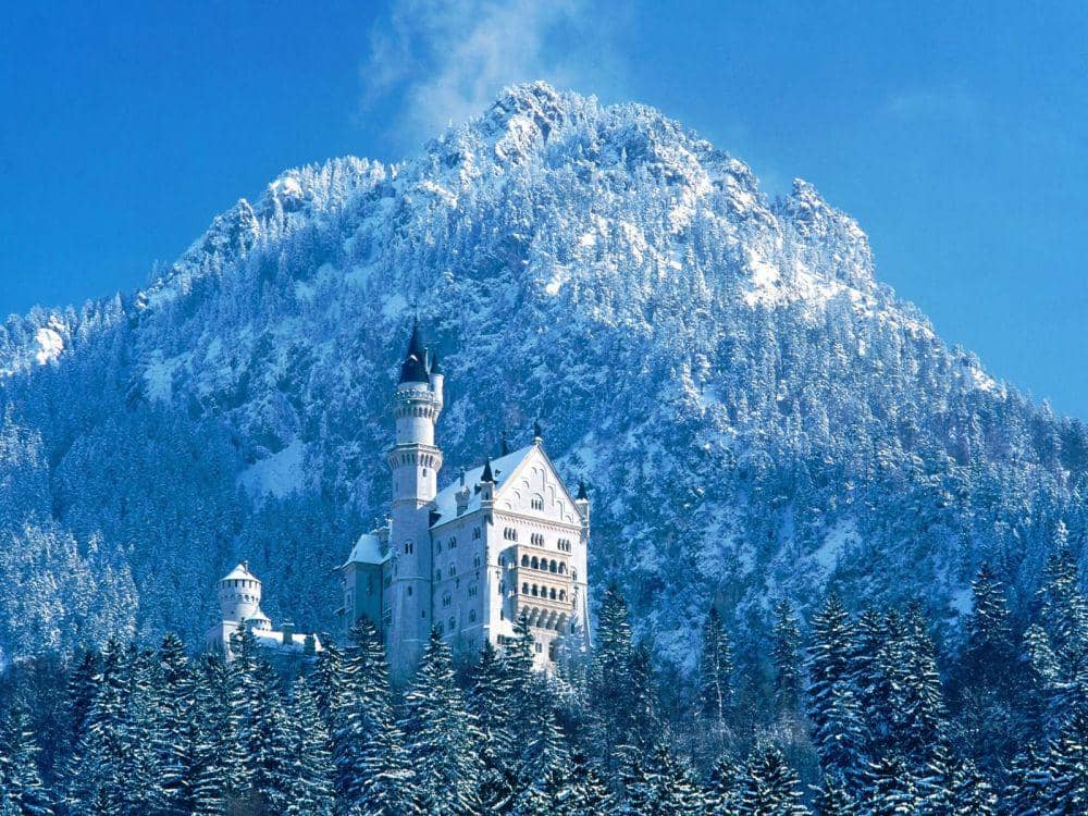Kastil Neuschwanstein (reddit.com/user/tallicahet81}
