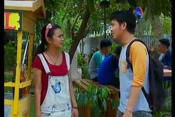 cuplikan penampilan Michelle Ziudith dan Dimas Anggara dalam sinetron Diam-Diam Suka: Cinta Lama Bersemi Kembali (dok. Screenplay Productions/Diam-Diam Suka: Cinta Lama Bersemi Kembali)
