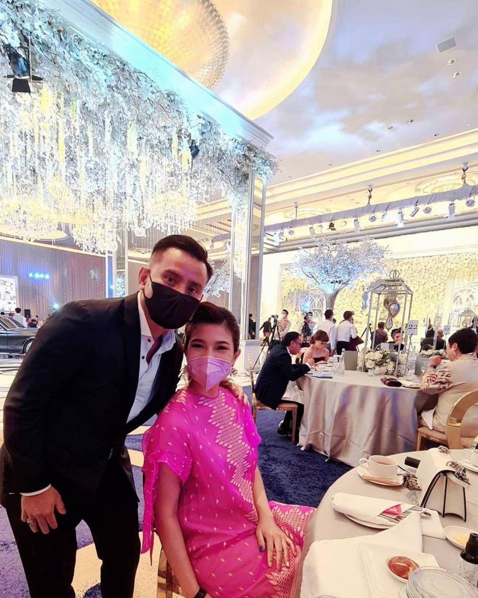 Gaya kondangan istri Judika (instagram.com/duma_riris)