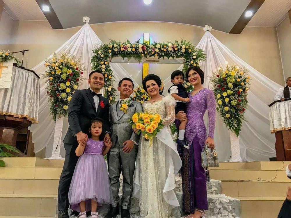 Gaya kondangan istri Judika (instagram.com/duma_riris)