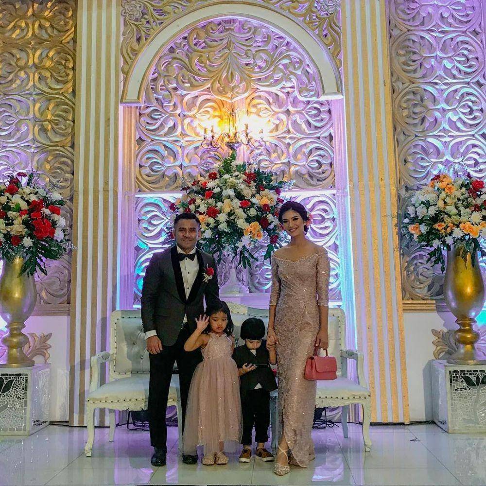 Gaya kondangan istri Judika (instagram.com/duma_riris)