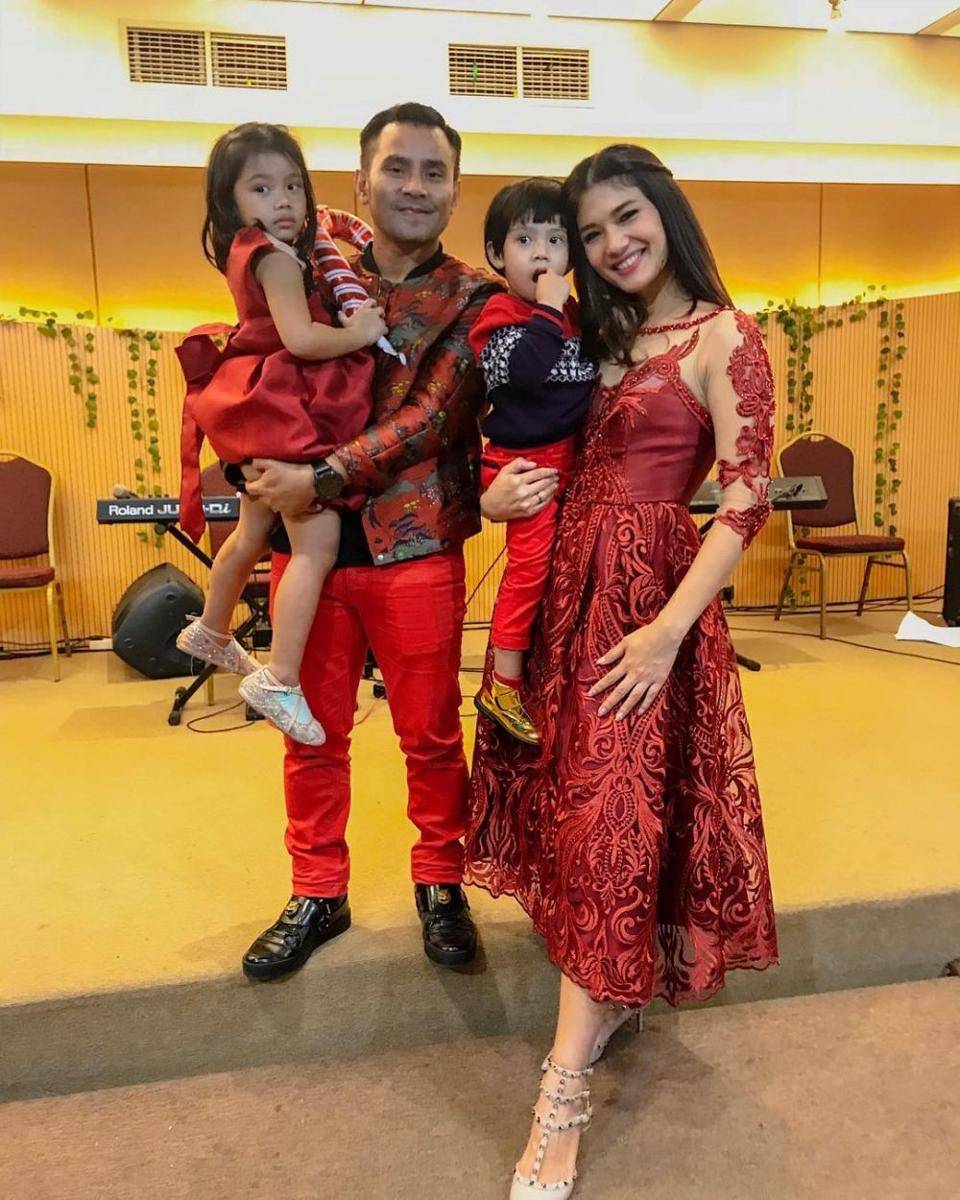 Gaya kondangan istri Judika (instagram.com/duma_riris)