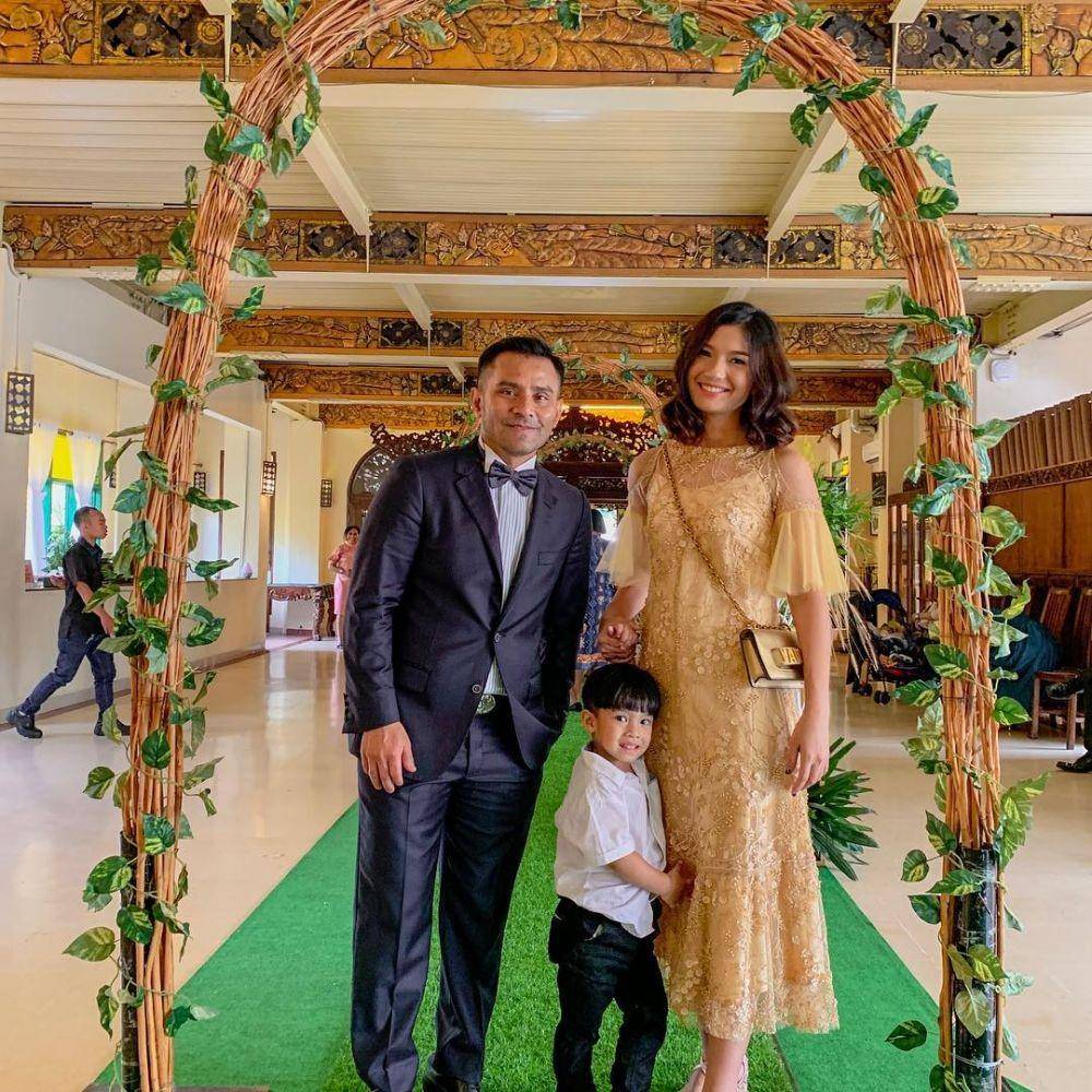 Gaya kondangan istri Judika (instagram.com/duma_riris)