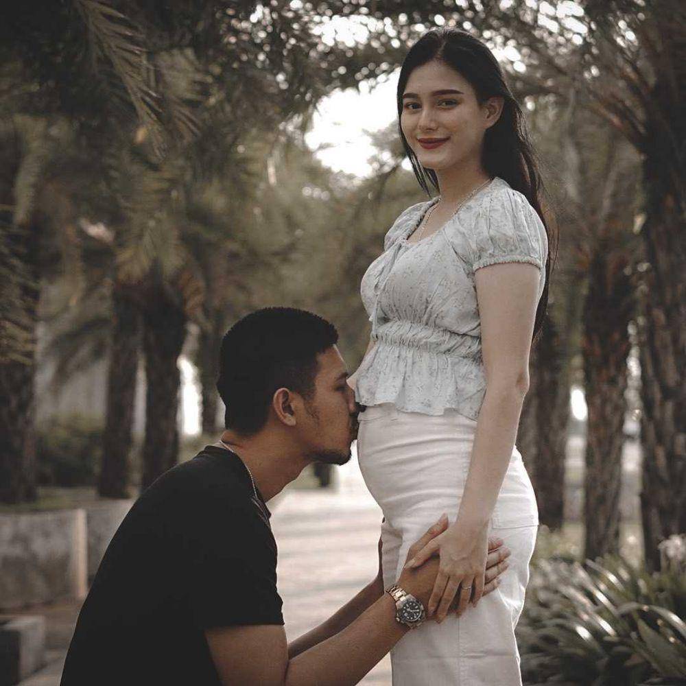 kehamilan Irish & Yasmine (instagram.com/real_aditya1)