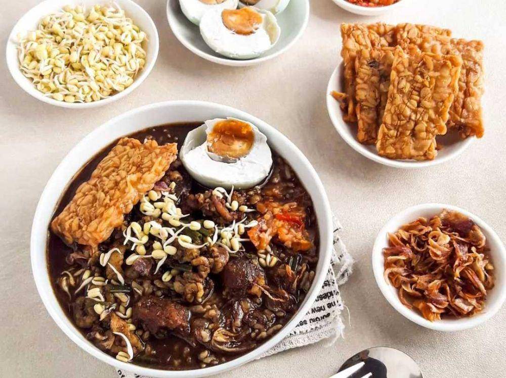 Rawon (instagram.com/dapur_dyna)