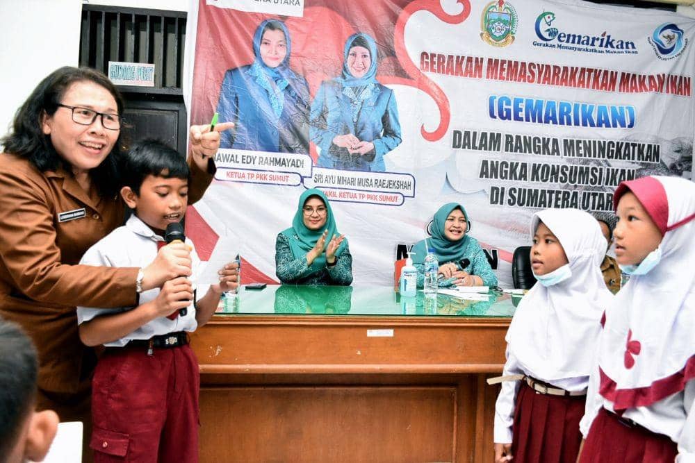Nawal Lubis Kampanyekan Gemar Makan Ikan untuk Anak