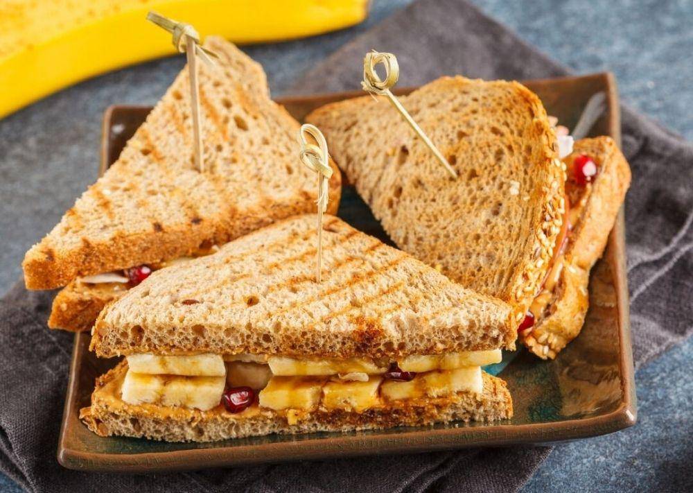 peanut butter sandwich (instagram.com/vegan.dabba)