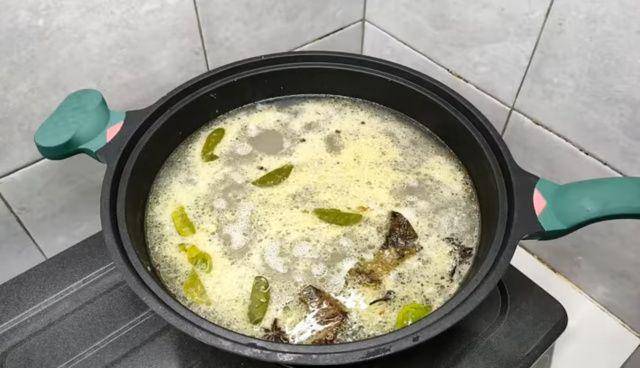 ilustrasi daging sapi dan bumbu soto betawi yang sedang direbus (youtube.com/CR Cook)