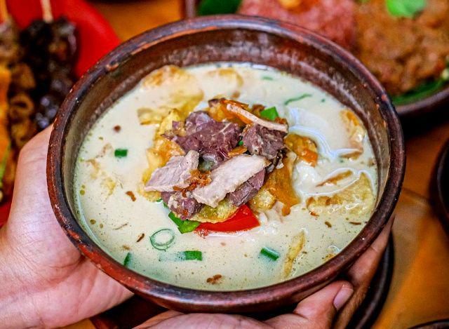 Resep Soto Betawi Kuah Santan, Kuah Gurihnya Bikin Nagih!
