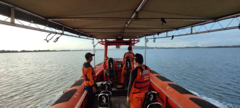 Dua Remaja di Lombok Timur Terseret Ombak saat Mandi di Pantai