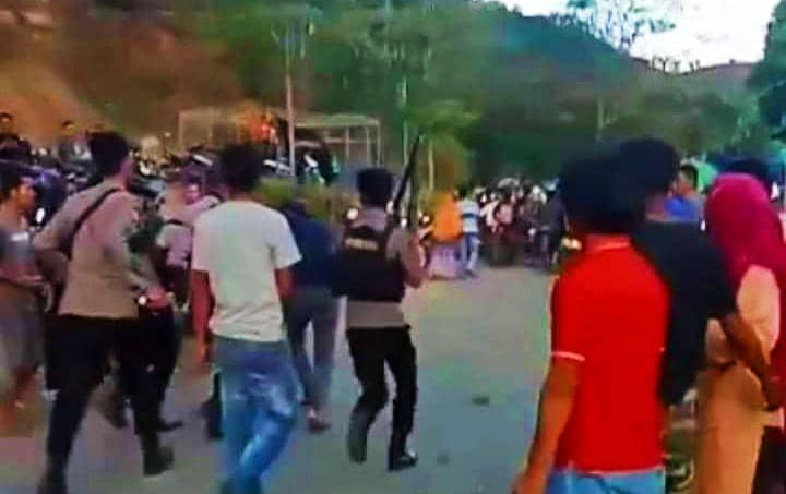 Foto saat kericuhan penghitungan surat suara (Dok/Moris Ambalawi)