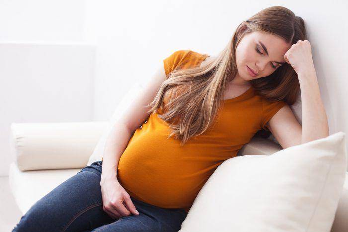 Stress during pregnancy (pinterest.com/citybook.pk)