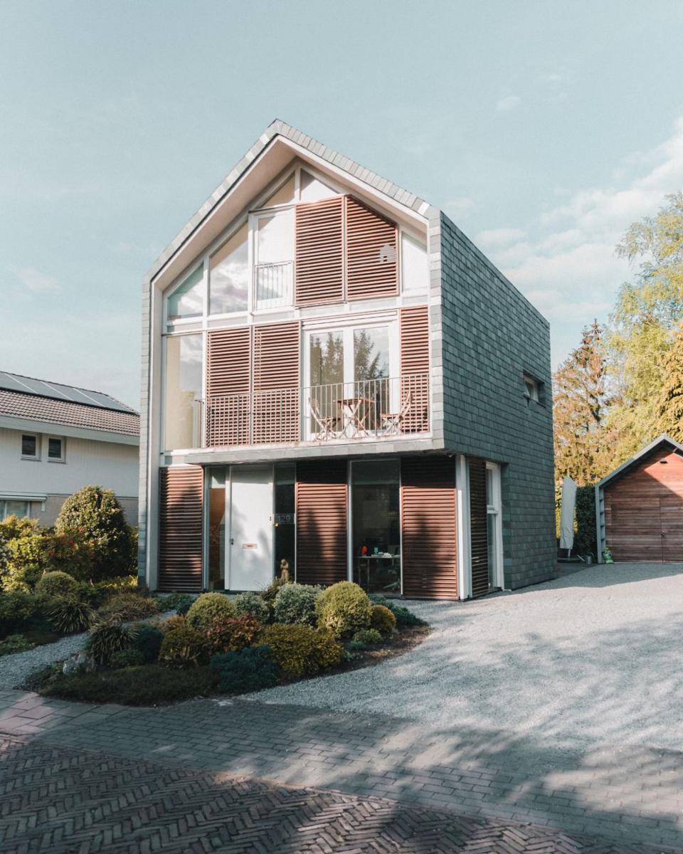 ilustrasi rumah bertingkat (unsplash.com/Peter Jan Rijpkema)
