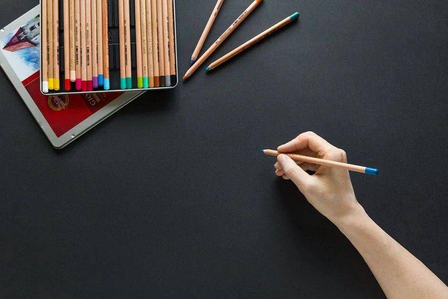 Ilustrasi pensil (pexels.com/Neven Krcmarek)