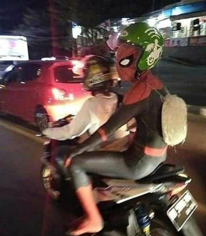 Spiderman tinggal di Indonesia (instagram.com/ngumpulreceh)