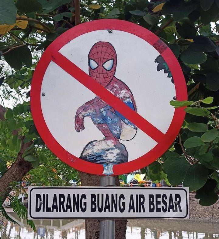 Spiderman tinggal di Indonesia (instagram.com/humorsantuy)