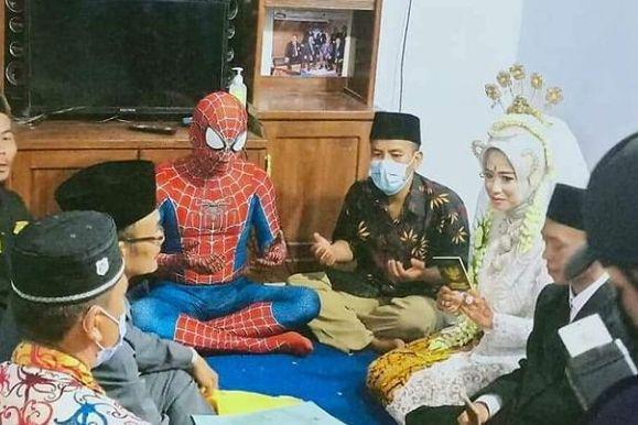 10 Bukti Kalau Spider-Man Tinggal di Indonesia, Percaya Gak?